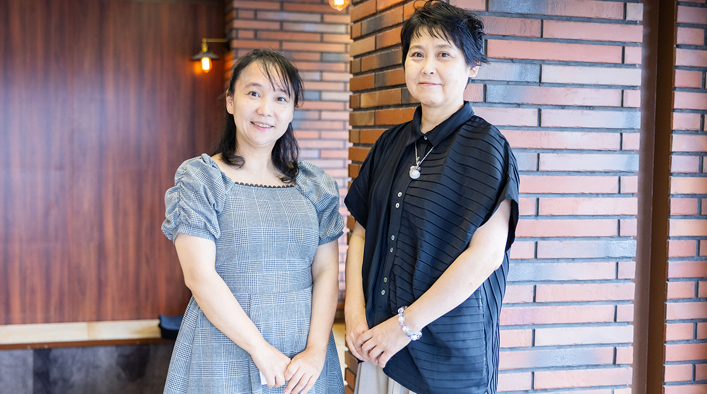 石井未津子さん（左）と小川雅子さん